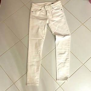 Meredith in White Sebastian McCall Jeans